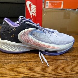 Freak 4 all-star week men’s basketball shoes. Worn one time (inside)
